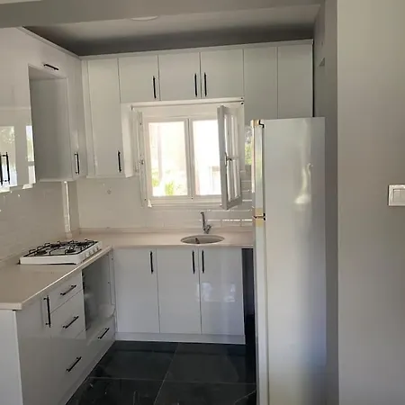 Hotel Yeni Foca'da Terasli Muestakil Ev
