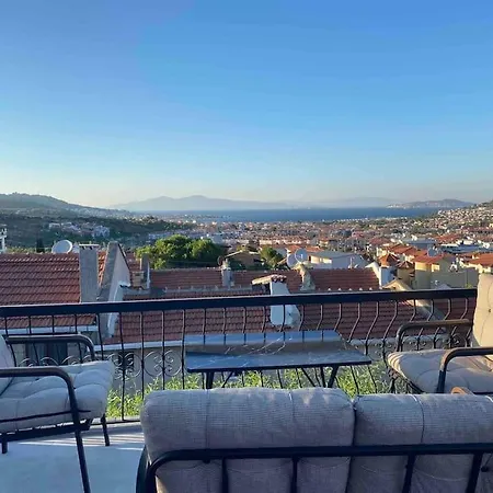 Yeni Foca'da Terasli Muestakil Ev Hotel *