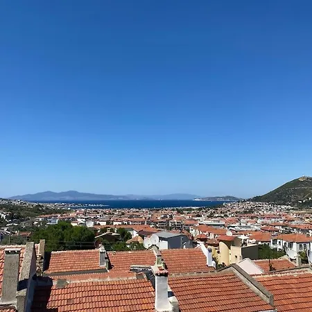 Yeni Foca'da Terasli Muestakil Ev Hotel