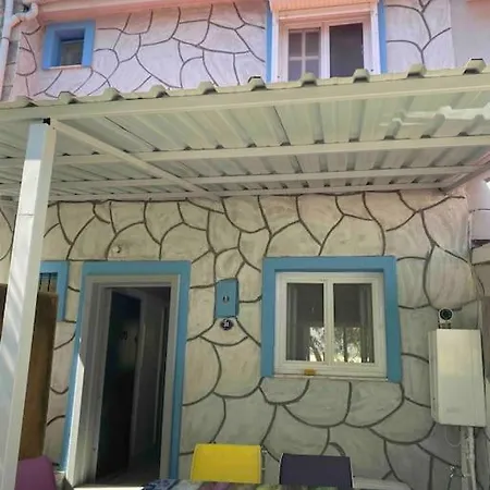 Hotel Yeni Foca'da Terasli Muestakil Ev