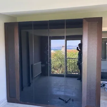 Hotel Yeni Foca'da Terasli Muestakil Ev Yenifoca